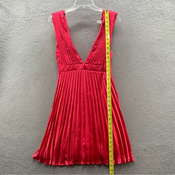 Sincerely Jules Dress Size M Hot Pink Sleeveless V-Neck Pleated Fit & Flare NWT - Picture 4 of 13